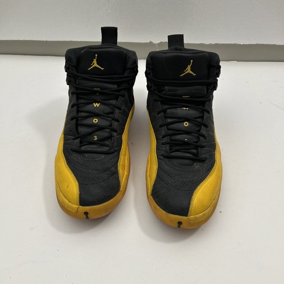 men black and gold jordans